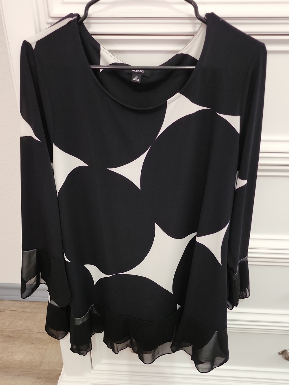 Alfani Black & White Abstract Circle Tunic